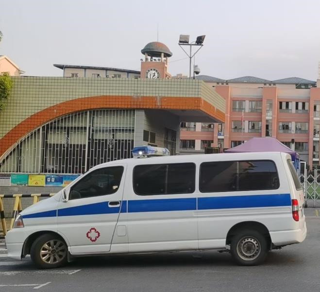 宁晋救护车出租护送骨折病人一公里多少钱